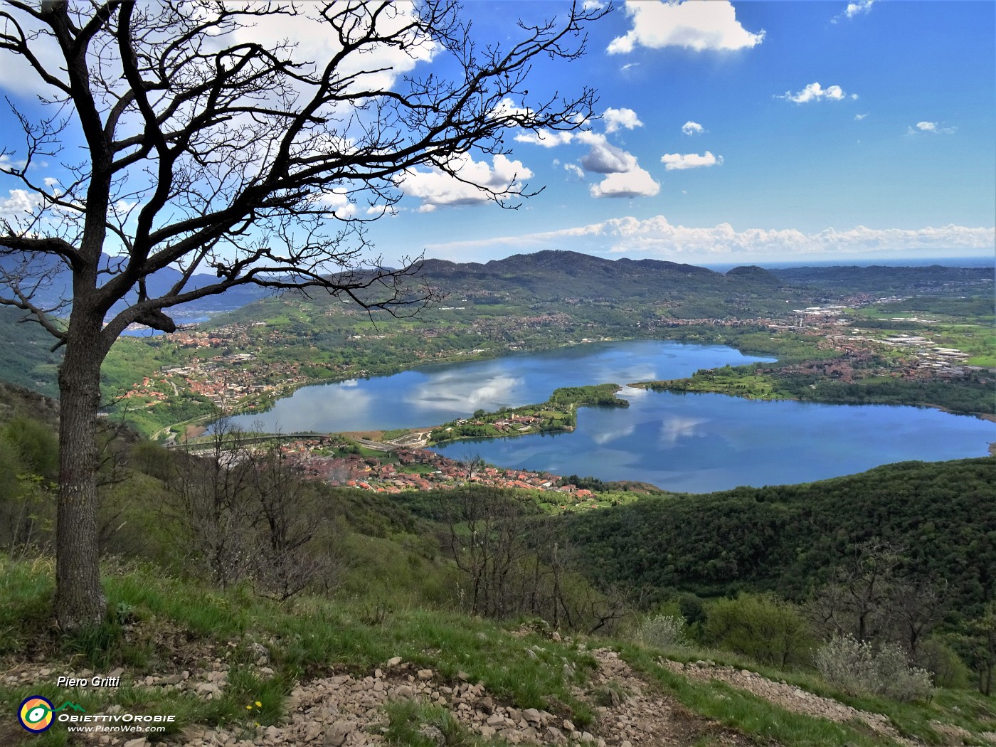 71 Belle nuvole si specchiano nel lago.JPG